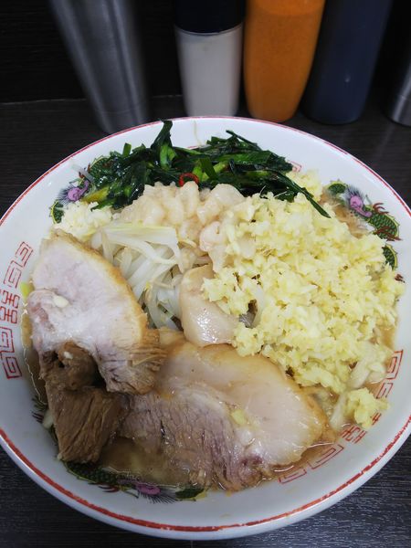 「ラーメン麺少なめ、ニラ漬け、生姜」@ラーメン二郎 川越店の写真