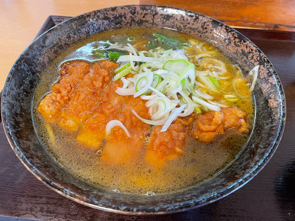 「咖哩排骨湯麺（中華風カツカレーラーメン）」@楽食中華 飛燕の写真