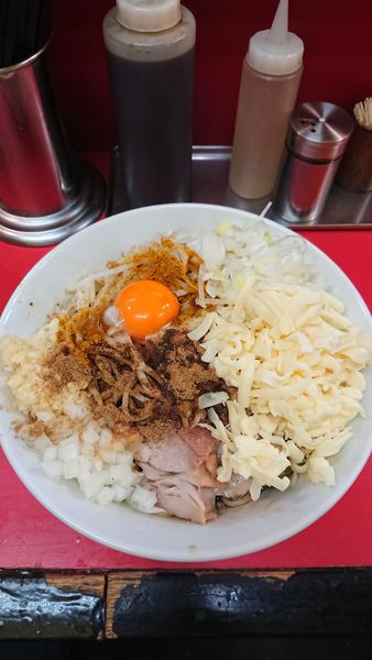 「まぜそば+チーズ」@豚ラーメン 蕨店の写真