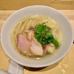 塩ラーメン＋ワンタン（写真）、醤油ラーメン、醤油つけ麺、単品で皿パーコー（2回で）