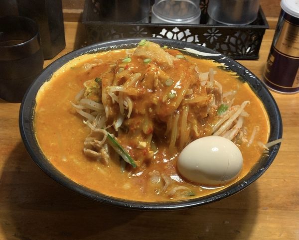 「味玉どて辛めん バラ肉 野菜増し」@どてちん 習志野店の写真