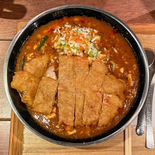 「全とろ麻婆麺 ¥1,000 排骨トッピング ¥450」@新潟 三宝亭東京ラボ 中目黒店の写真