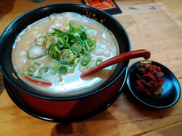 「特製ラーメン ６２０円」@豚旨うまやラーメン 記念橋店の写真