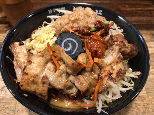 「らーめん 中(全部) 850円」@旨辛味噌らーめん ぼんずの写真