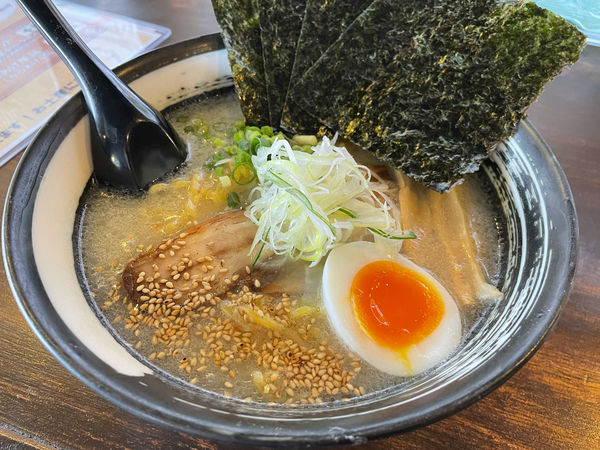 「こくとろラーメン（塩）、海苔トッピング」@麺や 鶏恵 ときわ店の写真