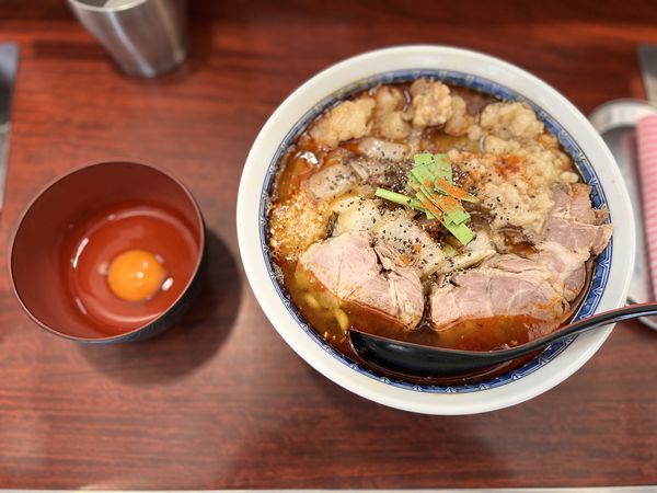 「特製辛スタミナ中華4辛1300円+生卵1個50円」@中華そば たた味の写真