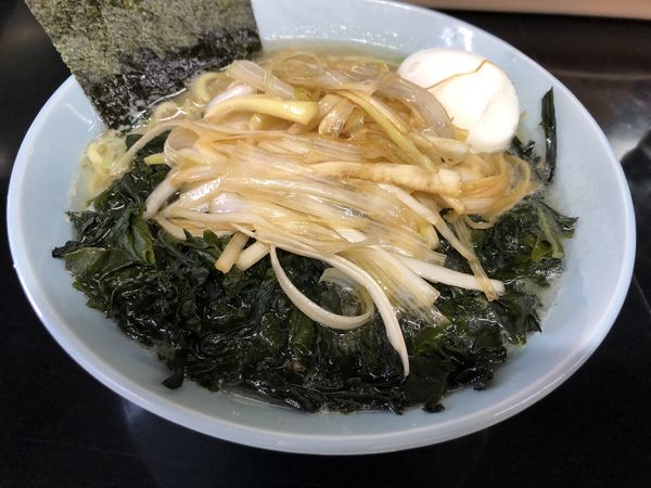 「ネギラーメンわかめゆで卵」@ラーメンショップ かとちゃん 馬絹店の写真