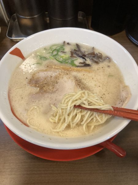 「白とんこつラーメン（７３０円）」@麺屋 誠の写真