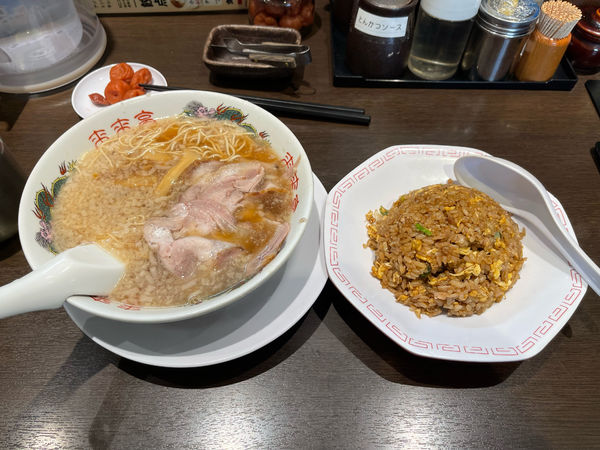 「ラーメン+半チャーハン」@来来亭 吉川店の写真
