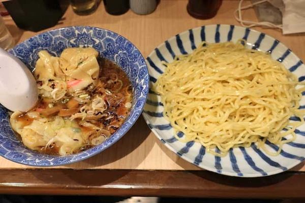 「つけ麺　650円にワンタントッピング　100円X2」@肉厚わんたん麺と手作り焼売 ら麺亭 浅草支店の写真