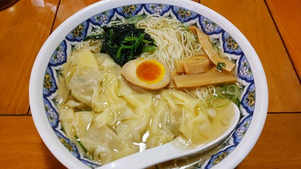 「塩ワンタン麺」@中国ラーメン 揚州商人 町田忠生店の写真