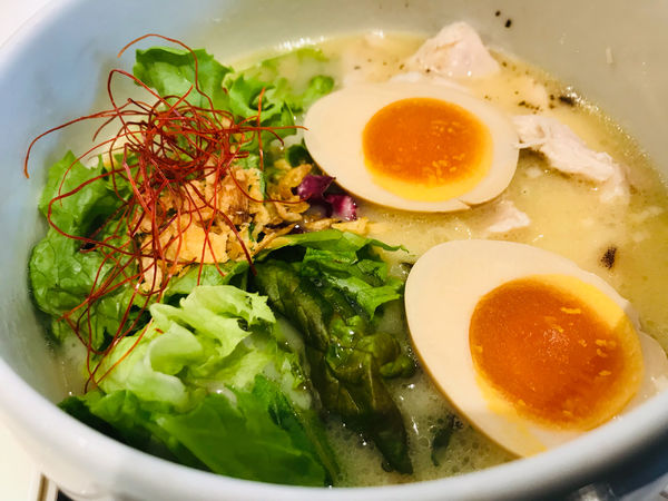 「味玉鶏白湯そば 880円」@鶏白湯らーめん 自由が丘蔭山 アリオ亀有店の写真