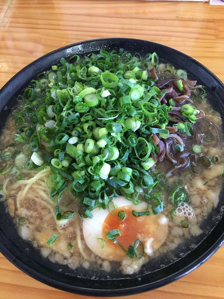 「豚骨ラーメン(こってり) 800円　ネギ　100円」@豚骨ラーメン 新井商店の写真
