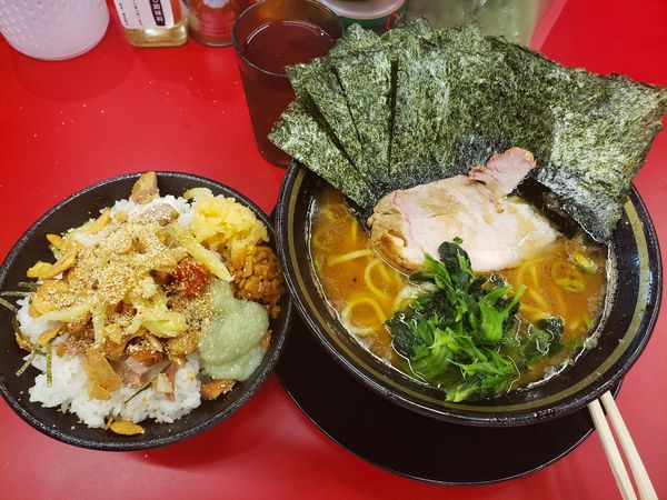 「ラーメン並+ライス　ニンニクMAX」@IEKEI_TOKYO 王道家直系の写真