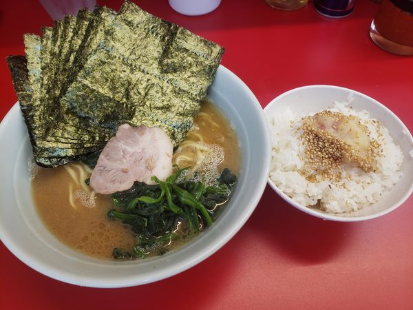 「ラーメン並+ライス　ニンニクちょい」@ラーメン堀田家の写真