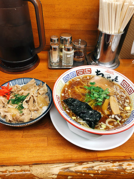 「醤油ラーメンと豚丼」@ちばき屋 葛西店の写真