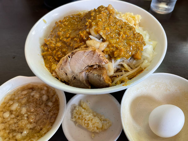 「期間限定カレー油そば中」@ラーメンどでん 大宮店の写真