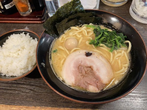 「ラーメン」@横浜家系ラーメン 壱角家 新宿中央東口店の写真