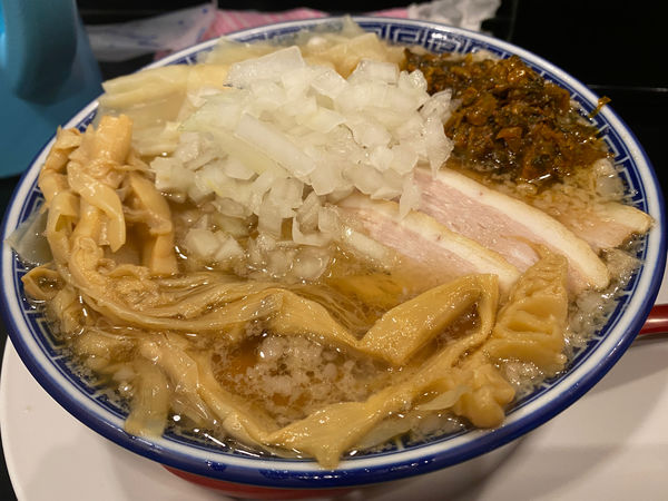 「背脂中華ワンタン🍜🥢(玉ねぎ🧅･メンマ･辛子高菜)」@新潟発祥 なおじ 西新宿店の写真