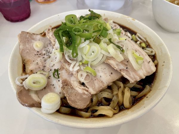 「荻窪ブラック 麺大盛 ＋ はしっこチャーシュー ＋ ジロめし」@濃菜麺 井の庄 荻窪店の写真