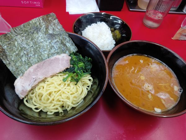 「つけ麺並　６５０円　硬め濃いめ多め少な目ライス」@横浜ラーメン 武蔵家 北千住西口店の写真