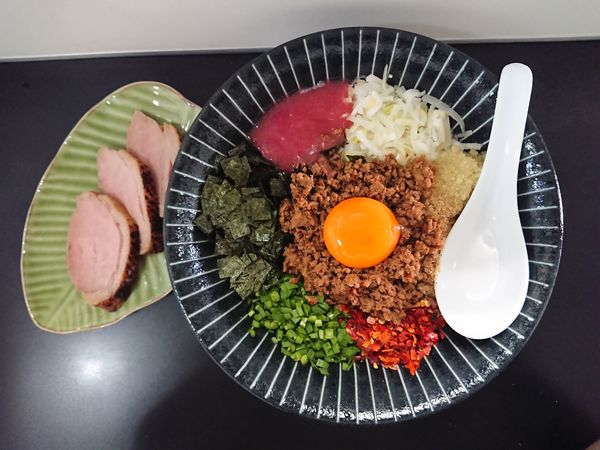 「【限定】桃台湾まぜそば＋自家製合鴨チャーシュー」@自家製麺SHINの写真