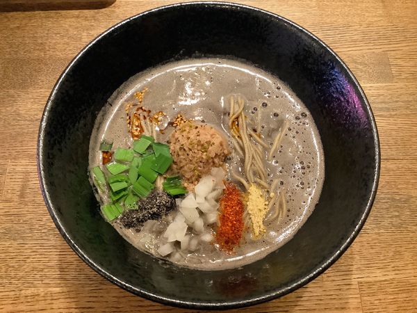 「【数量限定】味噌ブラック + 【限定】山椒替玉」@中華そば 麺壁九年 本店の写真
