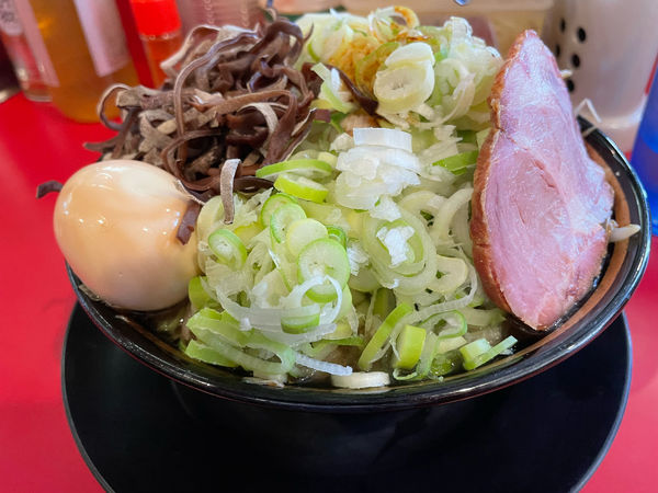 「野菜ラーメン＋きくらげ＋薬味ねぎ」@家系ラーメン とらきち家の写真