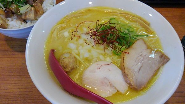 「濃厚鶏塩らーめん800円＋炙りチャーシュー丼250円」@ラーメン屋 コカトリスの写真