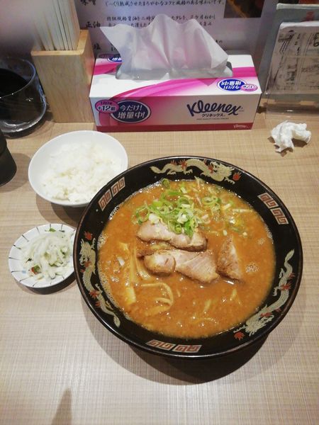 「味噌らーめん＋ライス」@さっぽろラーメン 桑名 東京常盤台店の写真