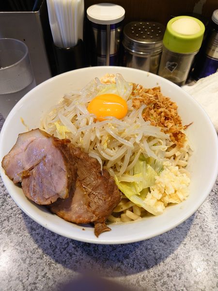 「汁なし塩中盛り　ニンニク」@ラーメン宮郎の写真