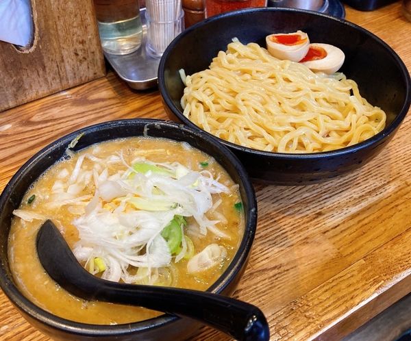 「つけ麺(野菜増量・ニンニク増量？)＋味玉」@麺処 花田 上野店の写真