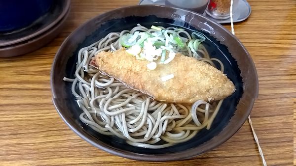「かけそば＋白身魚フライ（100円）」@五味酉の写真