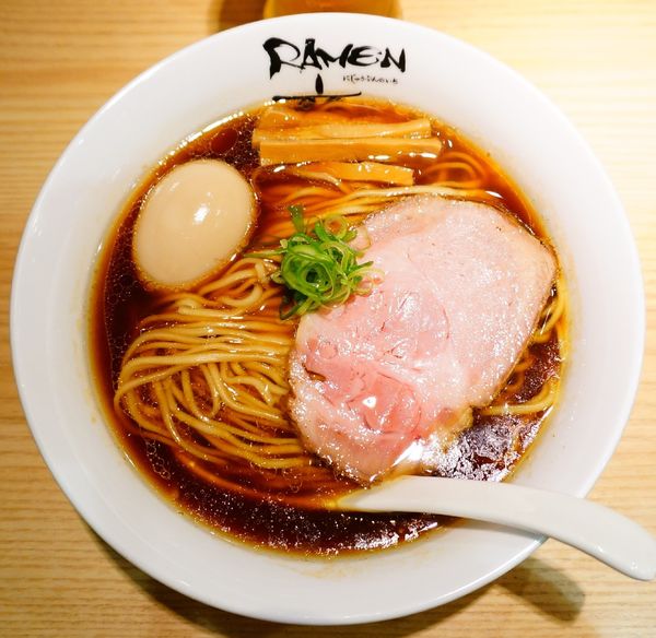 「醤油そば（味玉入り）＋生ビール」@Ramen にじゅうぶんのいちの写真