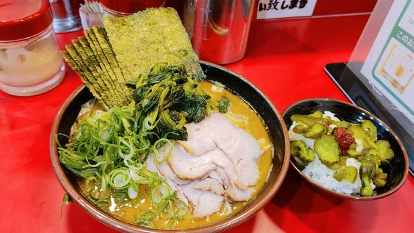 「ちゃーしゅーめん大・九条ねぎ・のり・ほうれん草 ￥1,300」@らーめん 谷瀬家 新橋店の写真