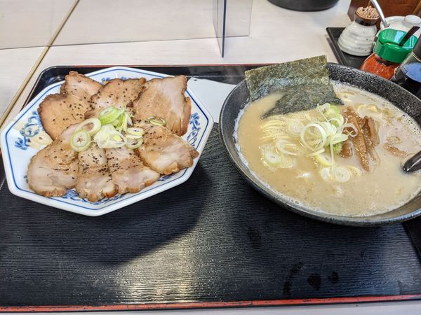 「濃厚鶏白湯Wチャーシュー」@気むずかし家の写真