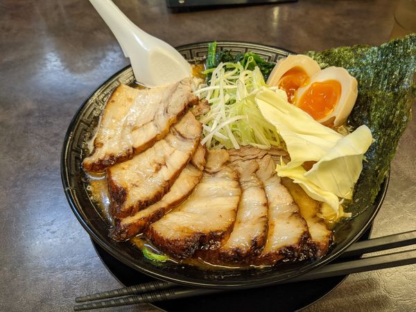 「霜降りハルピンチャーシュー麺+玉子」@ハルピンラーメン 下諏訪町役場前店の写真