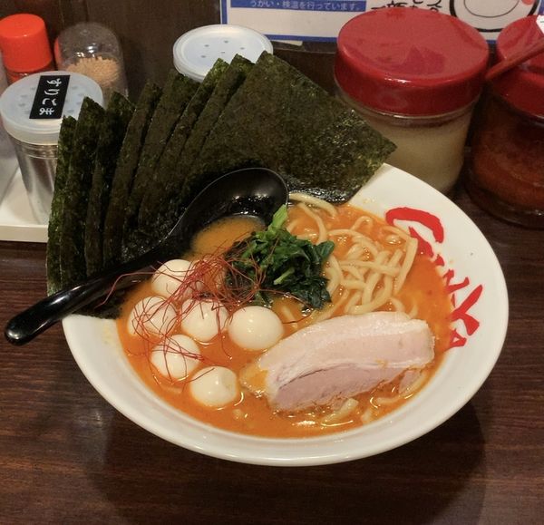 「辛豚ラーメン 海苔 うずら 油少なめ」@吟家の写真