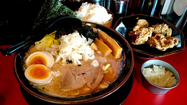 「限定/極醤油ラーメン+大盛り+唐揚げ3個　他」@横浜家系ラーメン 瑞穂 大和家の写真