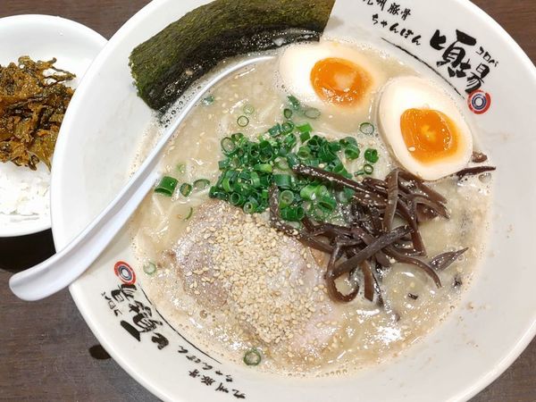 「白頃場らーめん＋半熟味付け玉子」@小岩豚骨らーめん 頃場の写真