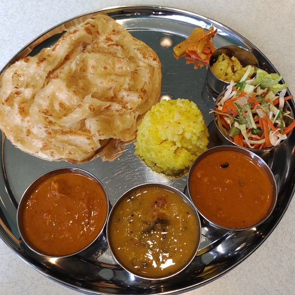 「パラタミールズ1100円プレーンラッシー150円」@INDUS RAYの写真