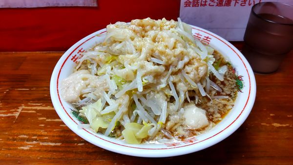 「ラーメン ヤサイ、アブラ、カラメ」@ザ・ラーメンスモールアックスの写真