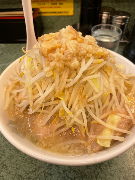 「豚入りラーメン ヤサイアブラ塊」@ラーメン二郎 新宿小滝橋通り店の写真