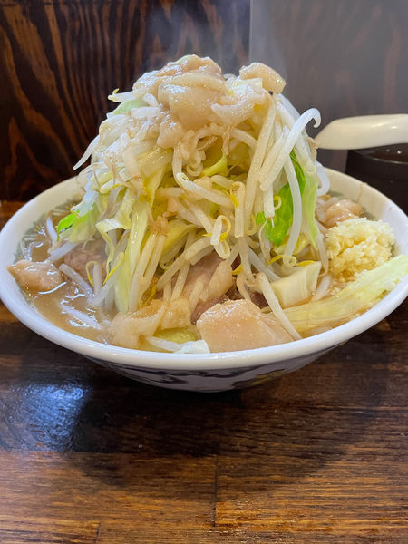「ラーメン普通　野菜、ニンニク、アブラ」@麺屋 鳳の写真