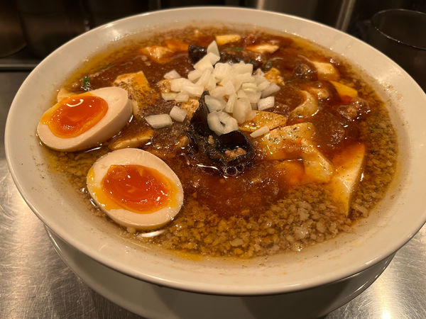 「背脂煮干麻婆麺」@麺屋 愛心 TOKYO 町屋店の写真