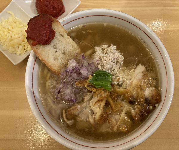 「タマネギヘッドバット+トマト+チーズ」@タマネギヘッドバッドの写真