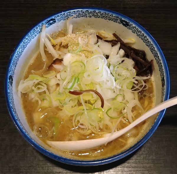 「豚骨らーめん(醤油)＋ネギ＋替玉」@三鷹食堂いなりの写真