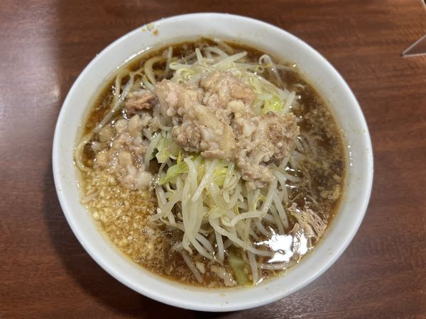 「ラーメン(麺半分.野菜少し.ニンニク少し.アブラ)820円」@D麺の写真