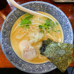 濃厚鶏骨醤油らーめん