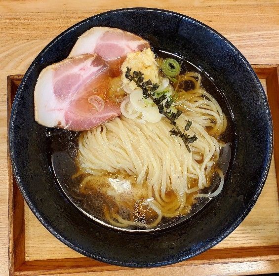 「限定 淡麗煮干しそば〜檸檬を添えて〜」@自家製中華そば 麺の虜の写真
